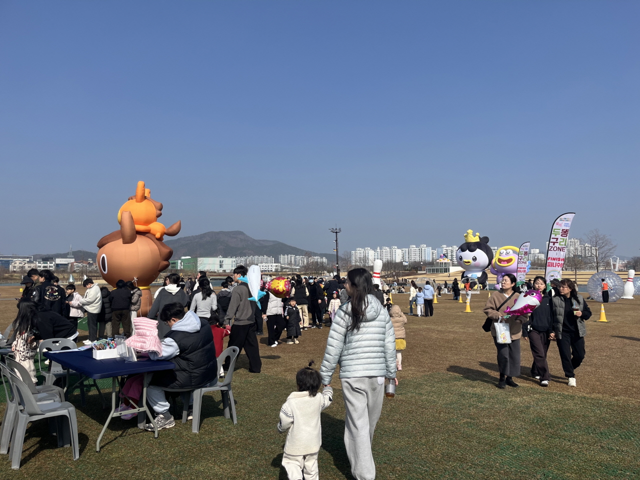 설렘 가득한 설 연휴, 오천그린광장은 벌써 ‘봄’ 인파로 북적