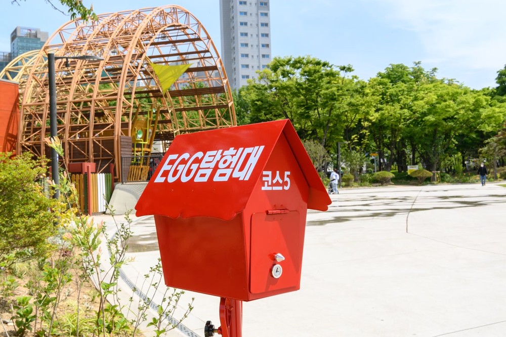 양천구, 지난해 EGG탐험대에 참여해 미션지도를 살펴보는 어린이