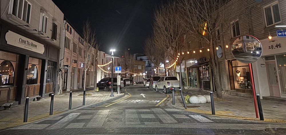 청주시 운리단길, 빛으로 물들다… 야간경관 개선 완료