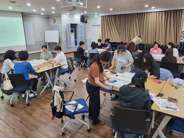 전등 교체·방충망 설치까지 챙긴다, 1인가구 집수리 ‘종로 싱글홈케어’