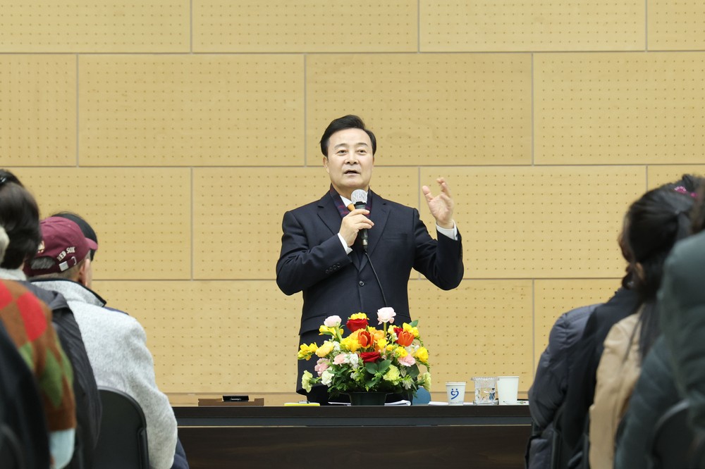 김성제 의왕시장, ‘새해 시정 설명회’에서 청계동 주민 만나