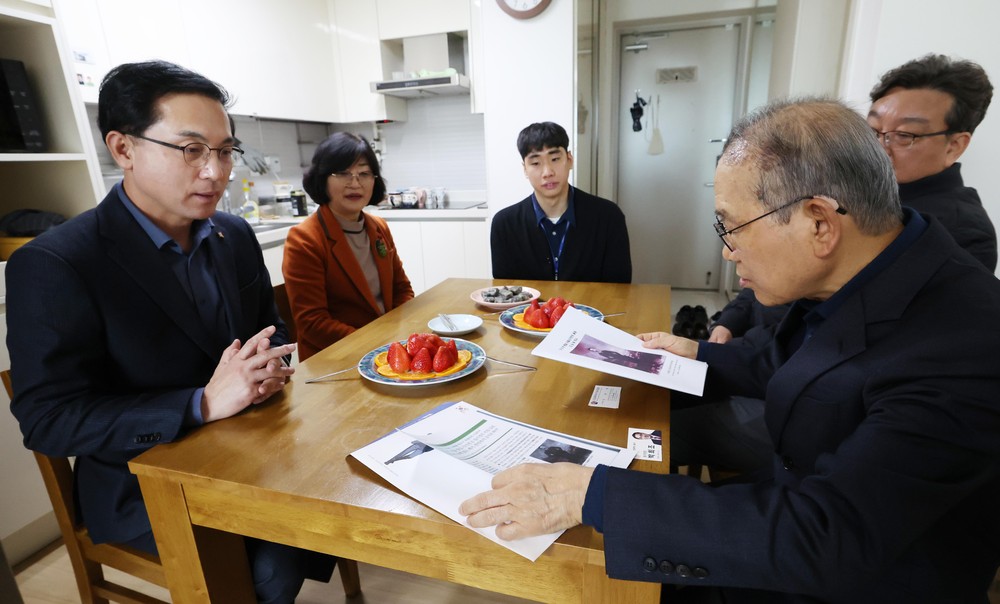 대전 동구, 제107주년 3·1절 맞아 독립유공자 유족 위문