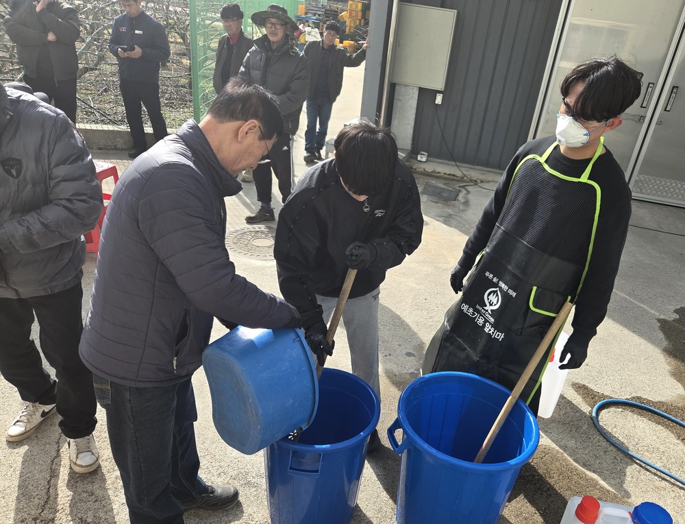 영덕군, 개화기 냉해 예방제 제조 실습 교육 진행