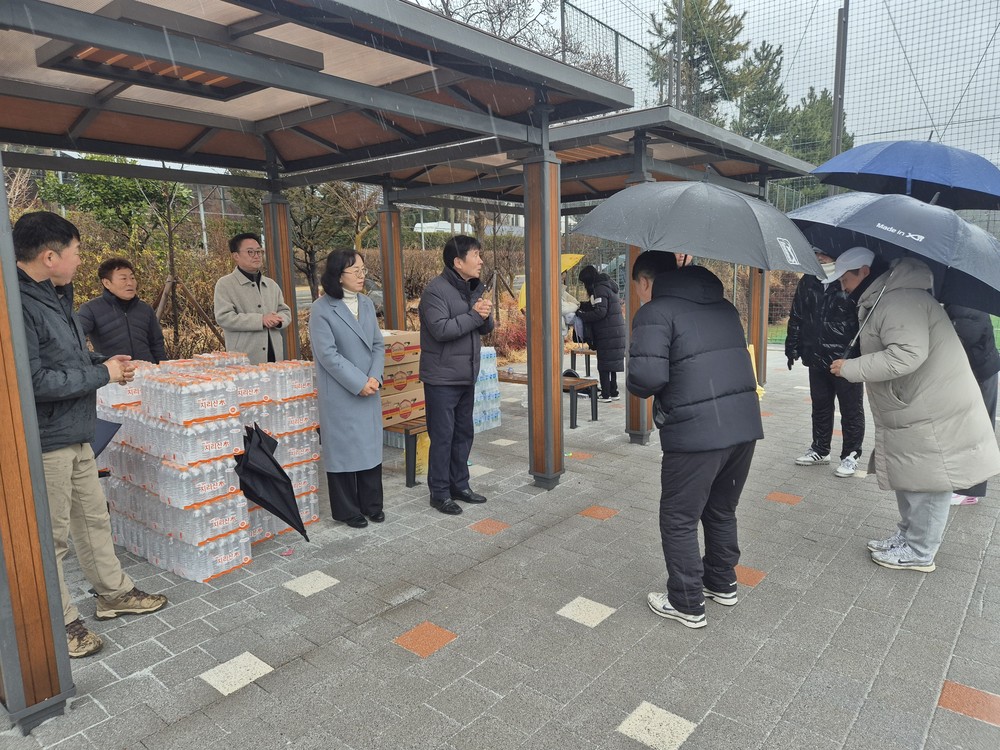 하동군산림조합, 하동군 동계 전지훈련 선수단과 동행…중등부 축구선수단 6개 팀 격려