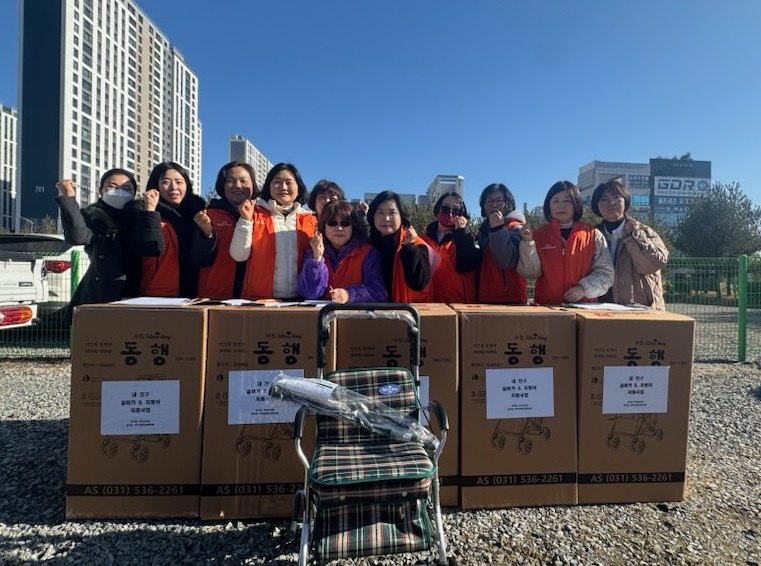 동삭동, 거동이 불편한 어르신 40가구에 실버카 및 지팡이 전달