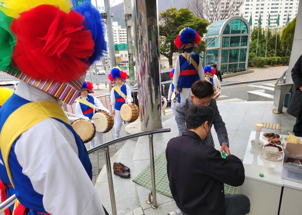 부산 북구 만덕1동 풍물단, 정월대보름 맞아 지신밟기 행사 개최