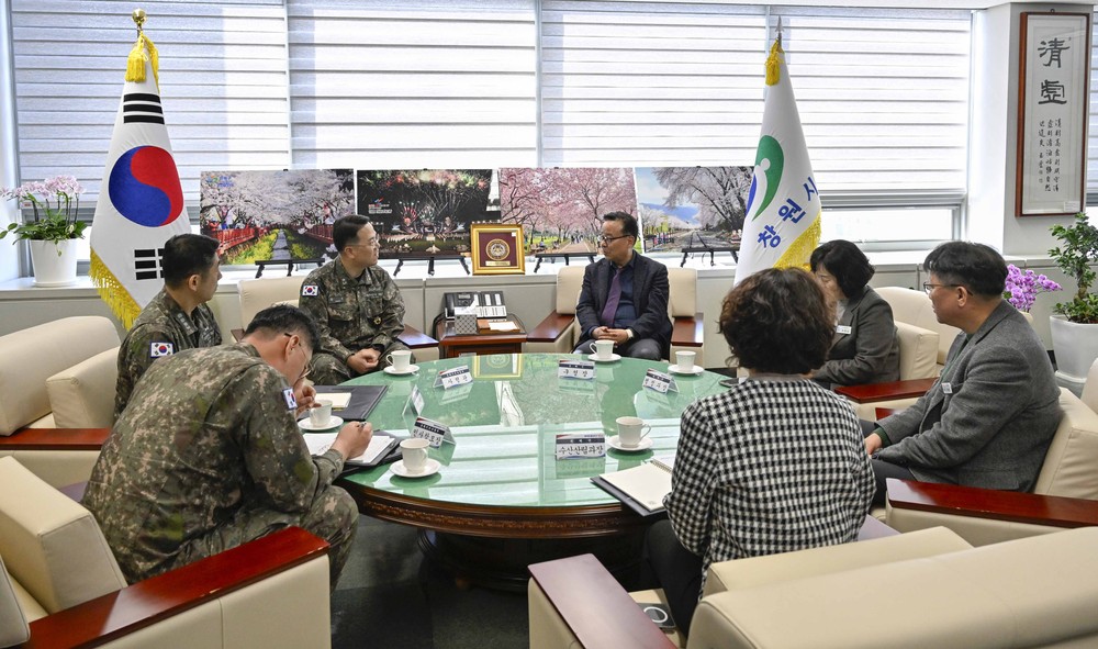 진해구, 대민지원 해군 장병에 누비전 지급…상생 속도낸다