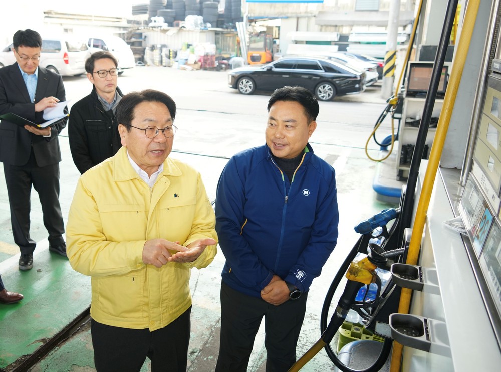 강기정 시장, 중동사태 여파 주유소 현장점검