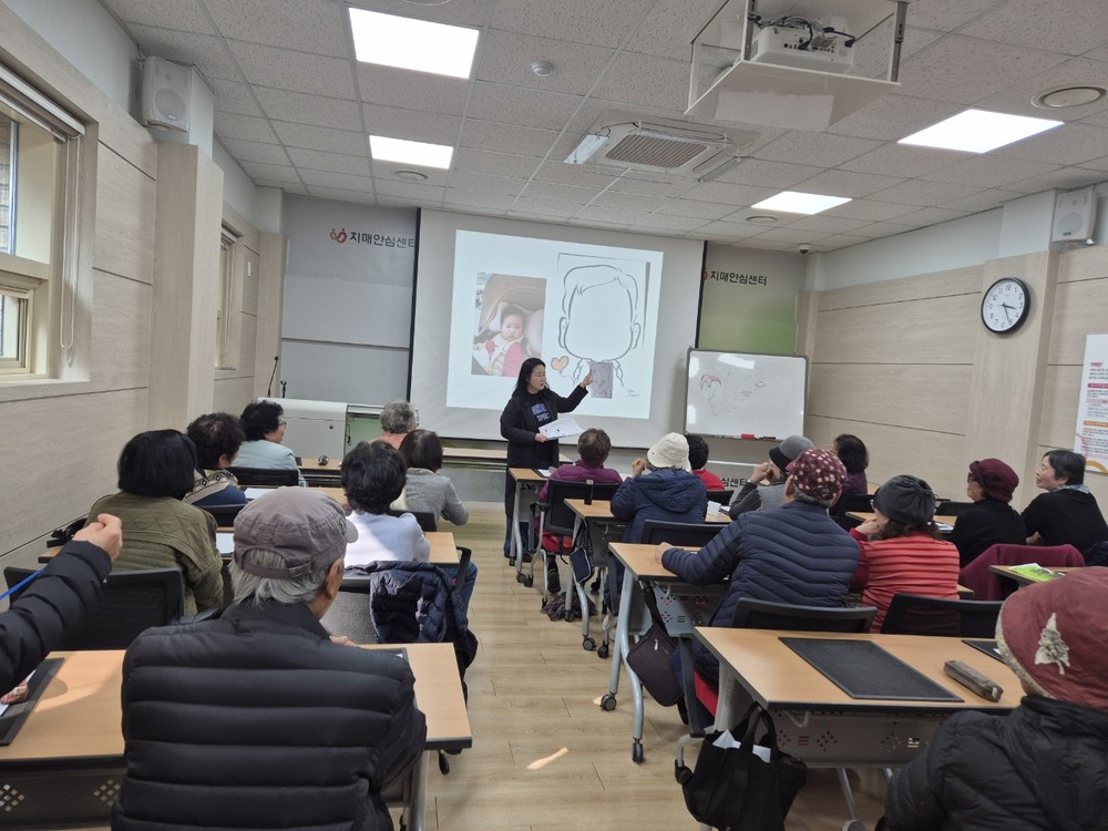 동두천시치매안심센터, 캐리커처 수업으로 뒤뇌 건강 지킨다