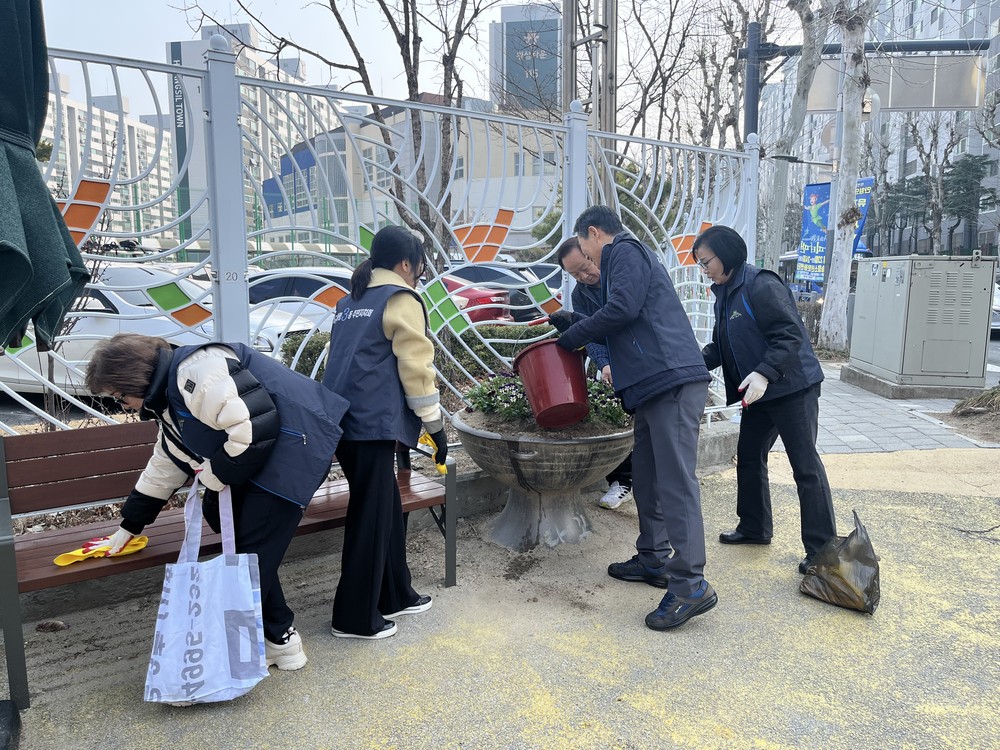 “우리 동네 우리 손으로” 월평3동 주민자치회 환경 정비 펼쳐