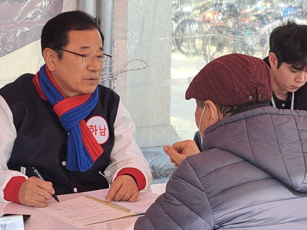 이현재 하남시장, 미사역 시계탑서 시민과 직접 만나 생활민원 청취