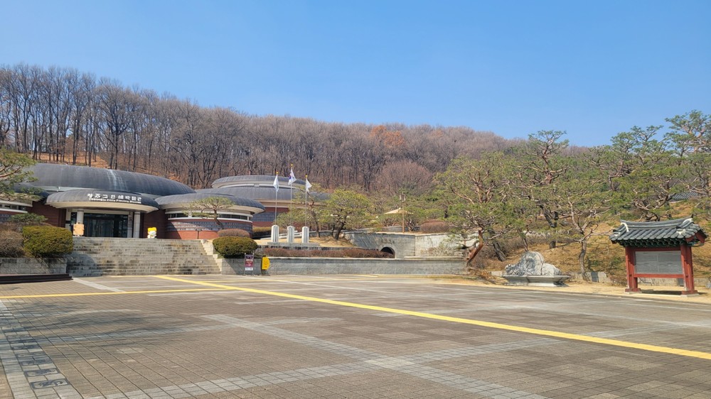 청주고인쇄박물관, 조경수 전정 완료… 쾌적한 환경 조성