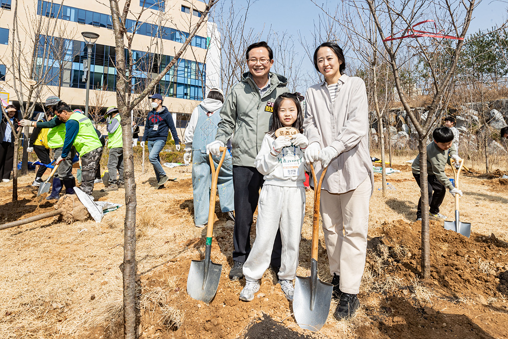 영등포구, 제81회 식목일 기념 ‘릴레이 나무심기 행사’ 개최