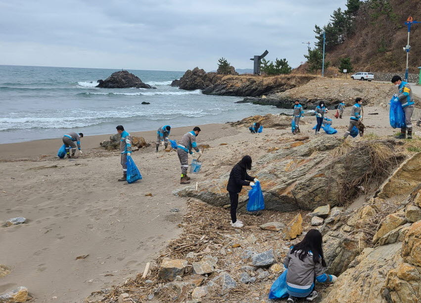 삼척시, 기업과 함께 하천 정화… 세계 물의 날 기념 환경보전 활동 추진