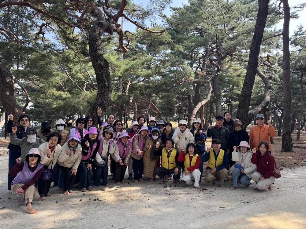 “힐링 성지” 하동송림공원, 맨발 걷기 명소로 각광