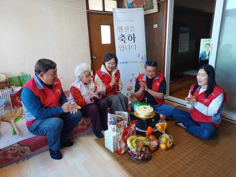 아산시 인주면 행복키움추진단, 독거 어르신 생신상 차려드리기 행사 진행