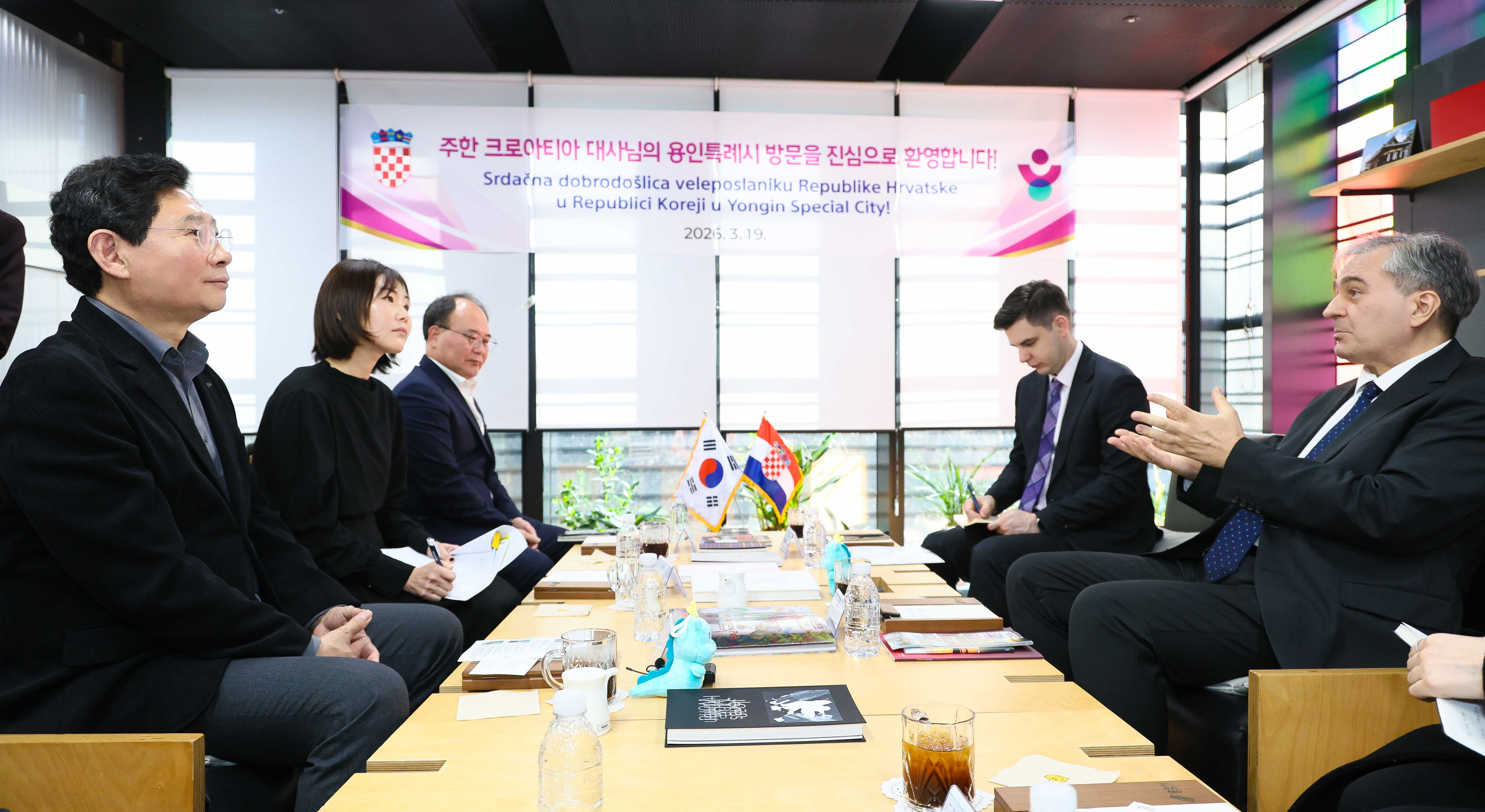 이상일 용인특례시장, 백남준아트센터 ‘불연속의 접점들’ 개막식 참석