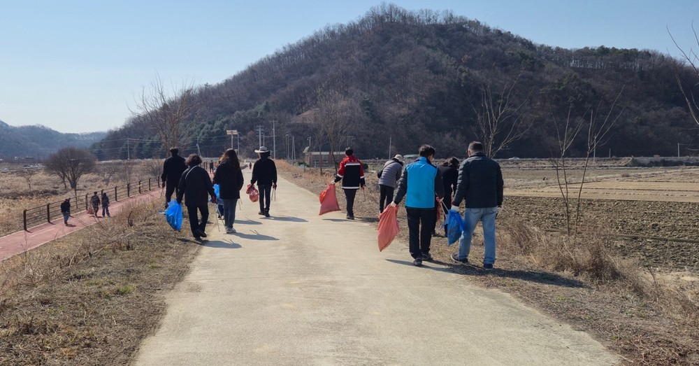 진천군, 새봄맞이 민·관·산·학 연합 환경정화 실시
