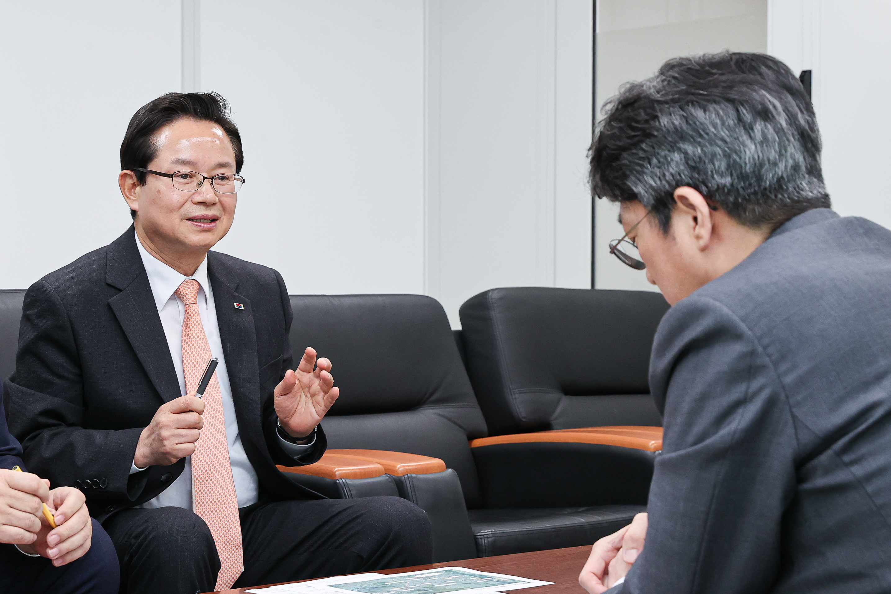 영등포구, ‘수색~광명 고속철도 건설’ 전면 재검토 촉구…1만 명 주민 서명 국토부 전달