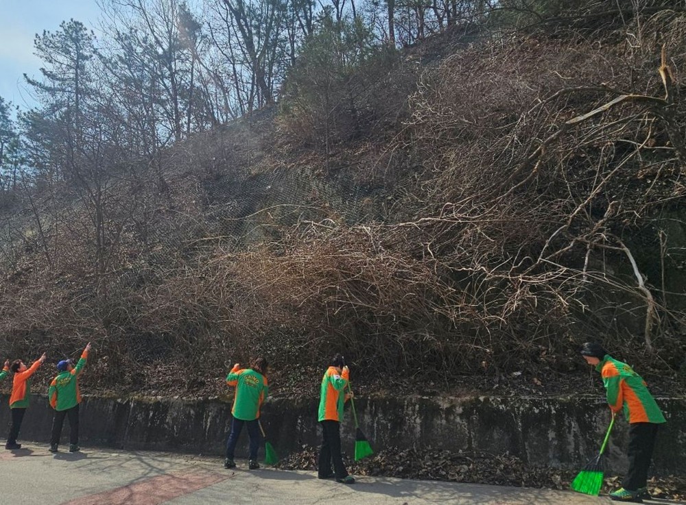 양주시·지역자율방재단, 해빙기 급경사지 합동 점검