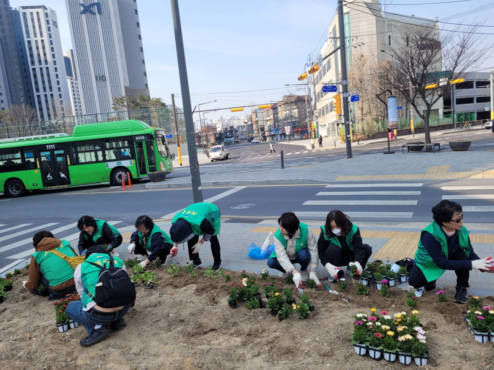 성북구 장위3동 새마을단체, ‘아름다운 동네 만들기’ 봄꽃 심기
