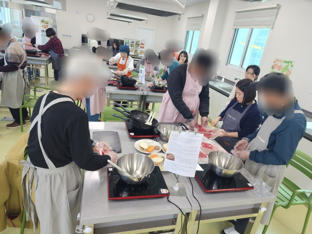 거제시정신건강복지센터 거제시로컬누리센터 연계 요리수업활동 실시