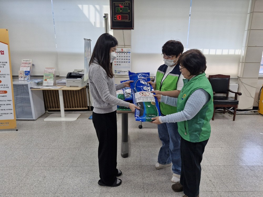 정림동 새마을부녀회, 새 생명 탄생에 따뜻한 미역 선물