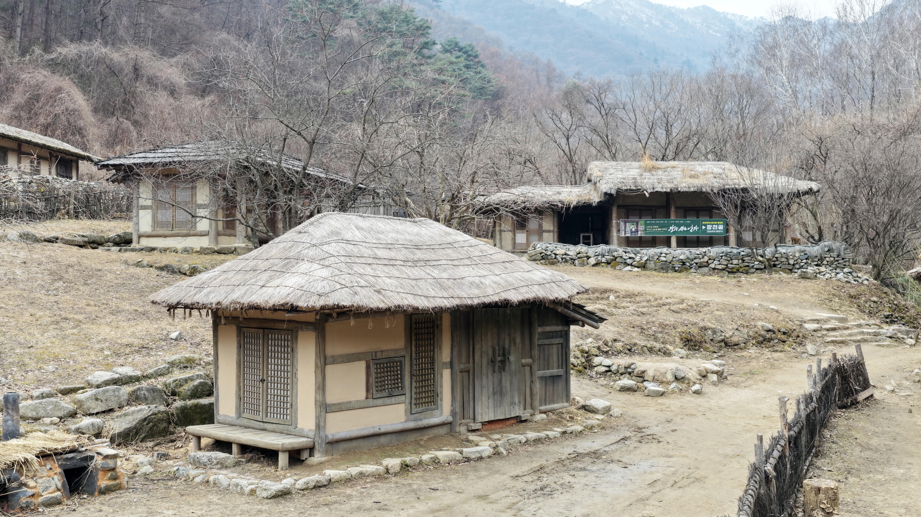 영화 ‘왕과 사는 남자’ 흥행 돌풍에 촬영지 문경새재도 북적