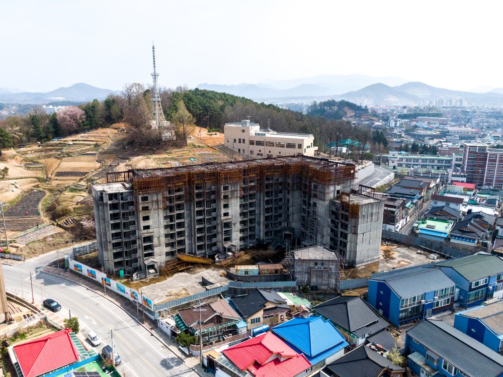 20년 만에 시민 품으로… 제천시, 광진아파트 철거 공사 마무리