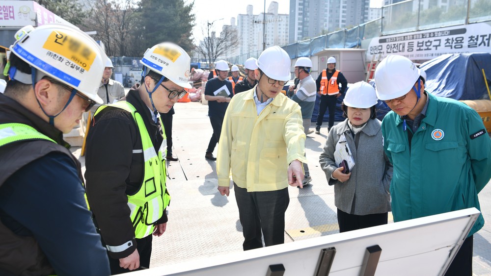 영통구, 동탄인덕원선 영통역 공사현장 보행환경 점검