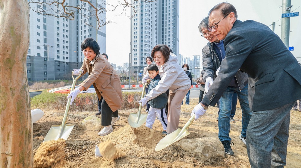 과천시, 시 승격 40주년 기념 나무 심기 행사 개최