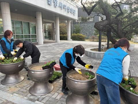 삼문동, 봄꽃 6,000본 식재로 도심 경관 개선