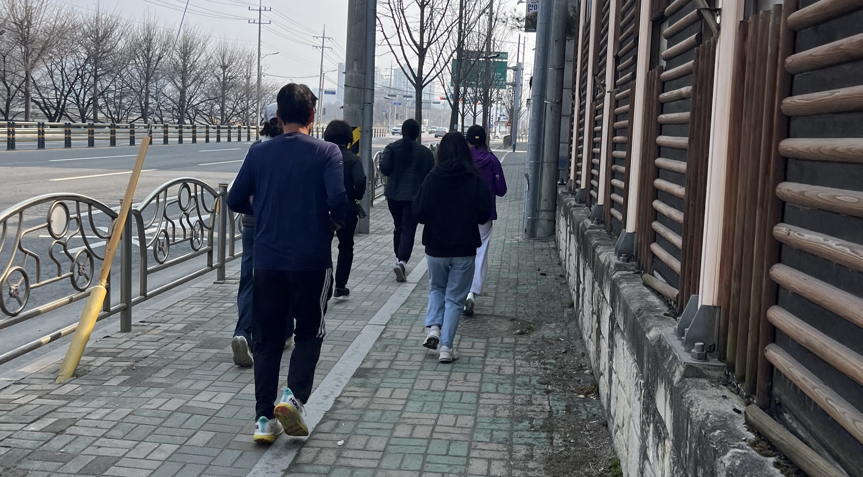 증평군보건소, 달리며 그린 ‘강아지’...슬로우조깅 아트러닝 눈길