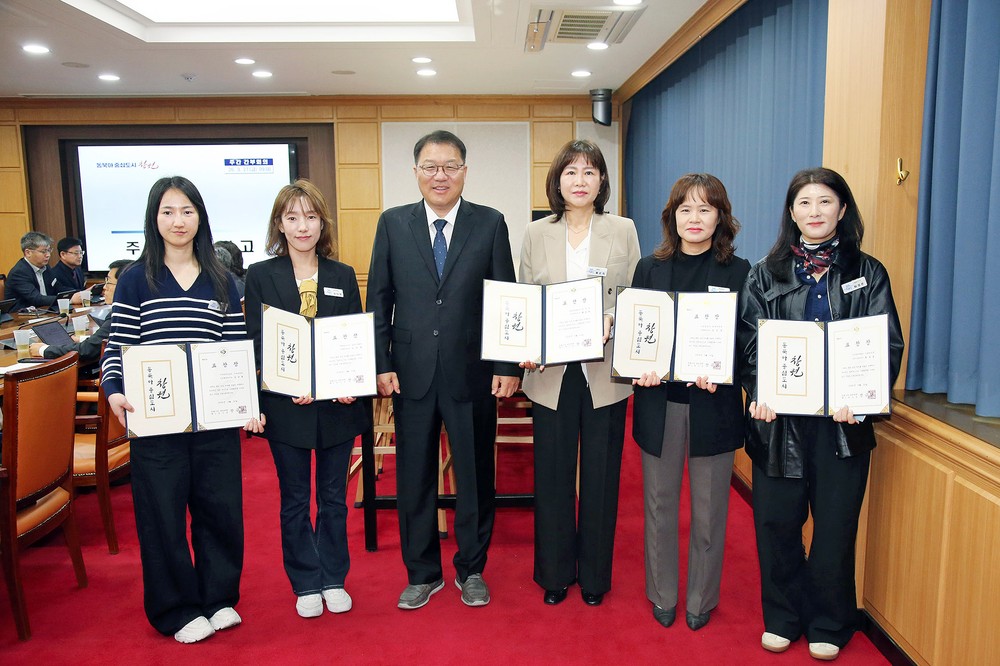 창원특례시, 1분기 시정발전유공 공무원 표창 수여