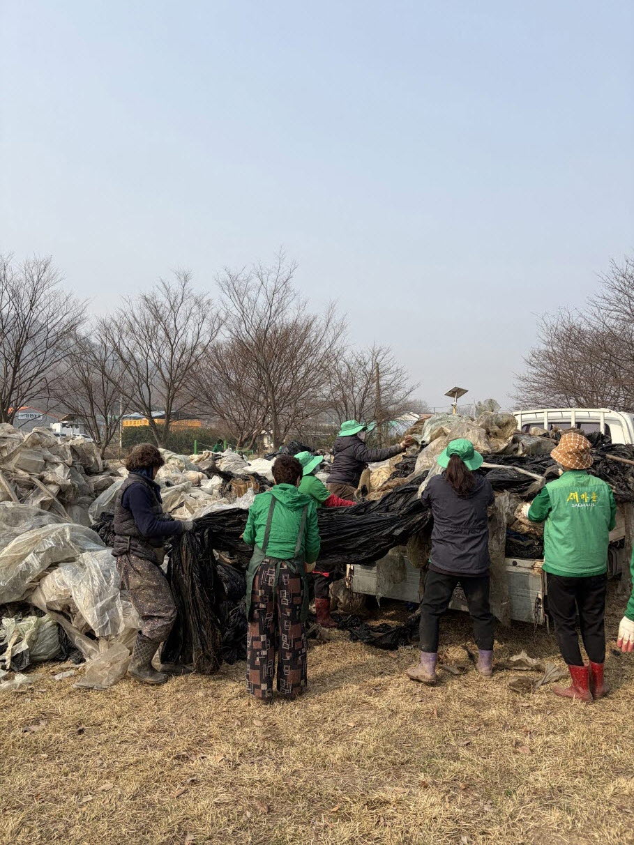 아산시 영인면, '깨·깔·산·멋' 실천 영농폐기물 집중 수거로 깨끗한 농촌환경 조성