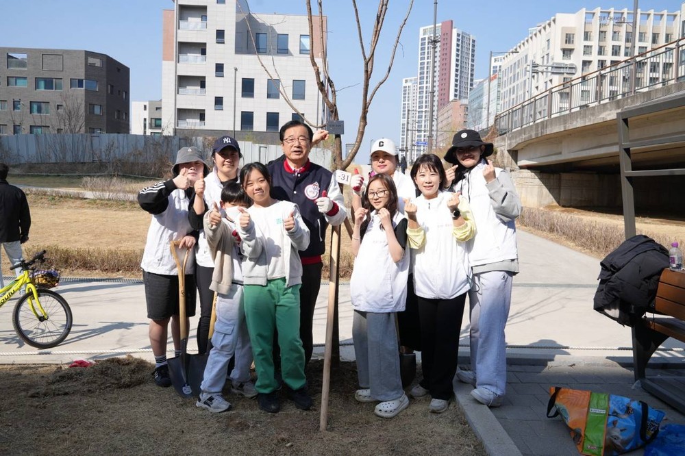 하남 감일 능안천에 시민 참여 '내 나무 심기' 행사 개최