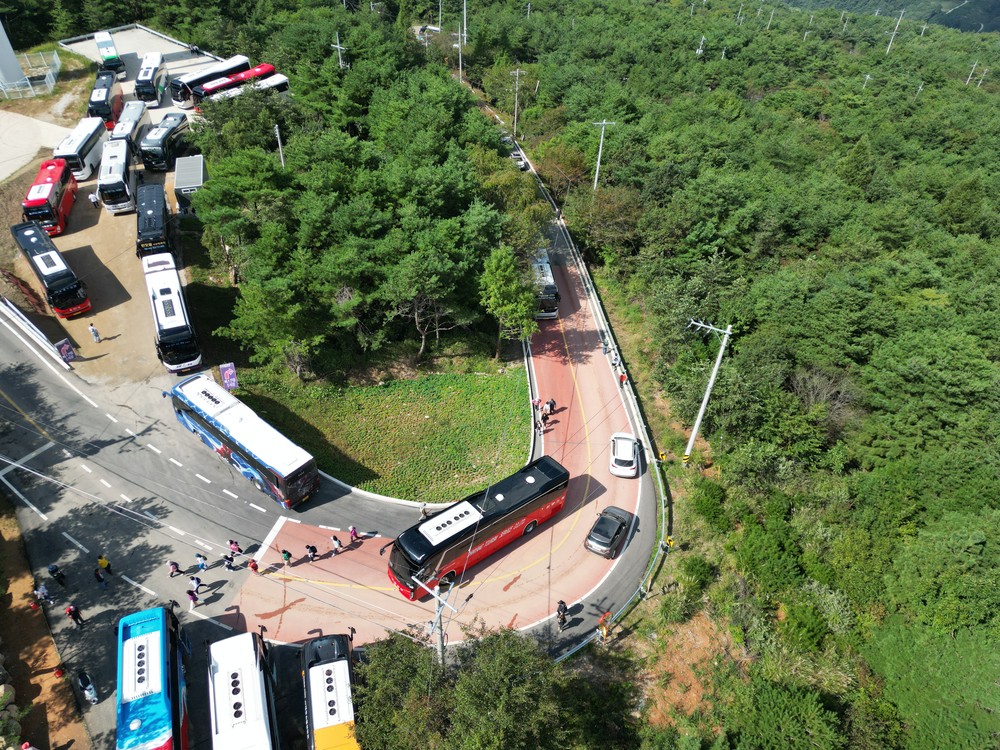 거창군 제6회 감악산 꽃별여행 교통대책 준비 주민 불편 해소를 위한 예약제와 셔틀버스 운행