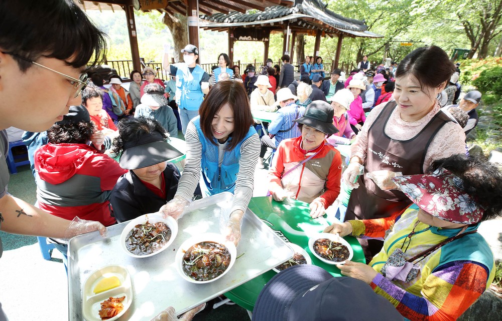 이웃과 따뜻한 한 끼를!...북구, ‘사랑의 밥차’ 달린다