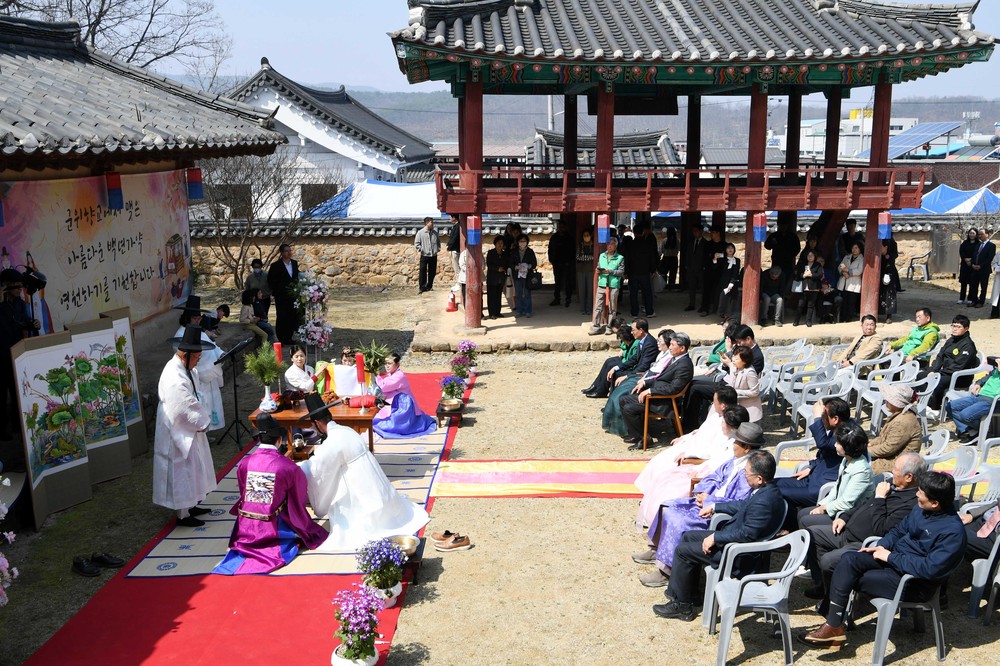 군위향교, 군위읍 신랑과 캄보디아 신부의 전통혼례 성황