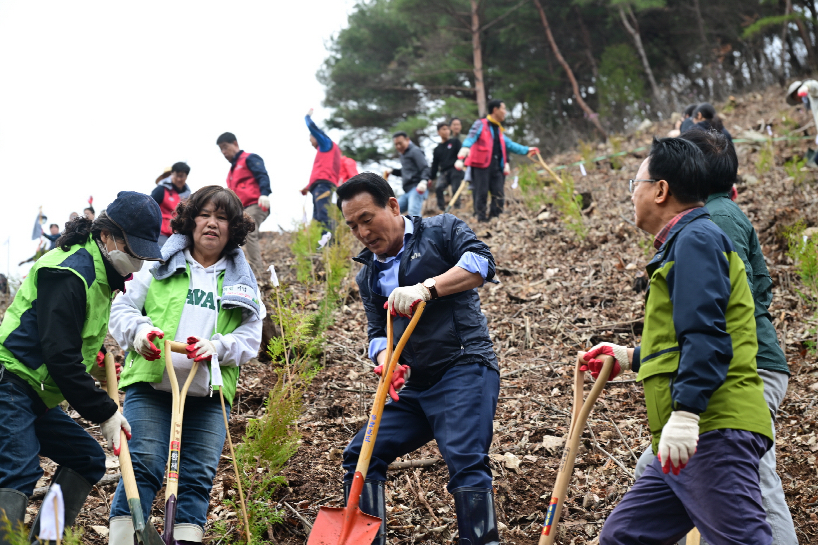 논산시, ‘제81회 식목일 기념’ 나무심기 행사 개최