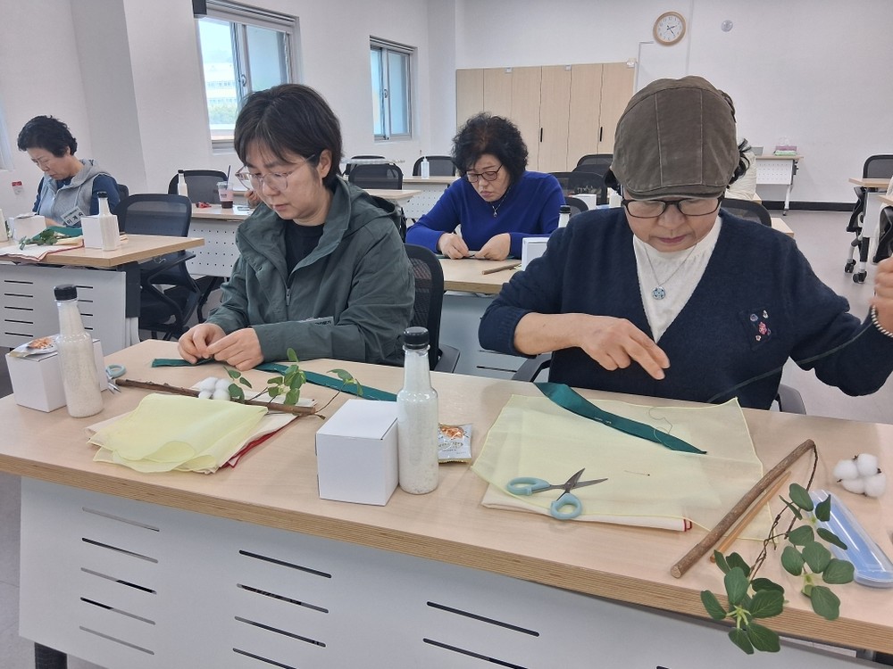 부안군 농기센터, 생활과학기술교육 보자기전통공예전문가 과정 수료식 실시
