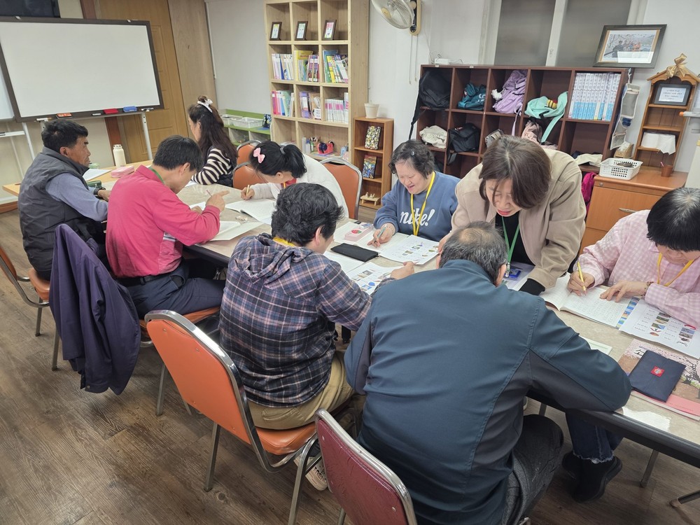 밀양시, 어르신 맞춤형 ‘찾아가는 성인문해교실’ 개강
