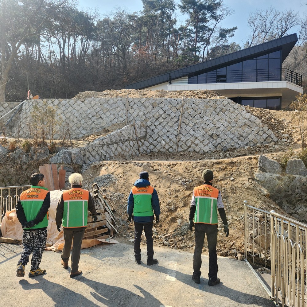 성북동 주민센터·자율방재단, 해빙기 공사장 안전 점검 실시