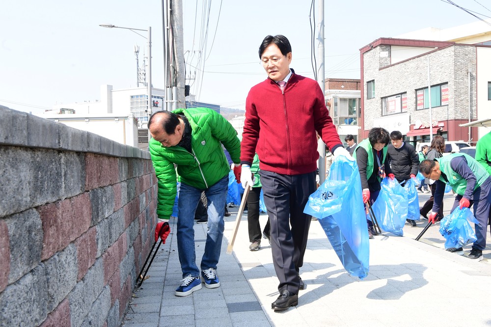봄맞이 대청소 나선 강화군, 군민과 함께 만드는 ‘청정 강화’