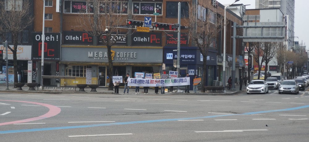 춘천시 건설국 직원 ‘현수막 없는 거리’ 홍보 캠페인