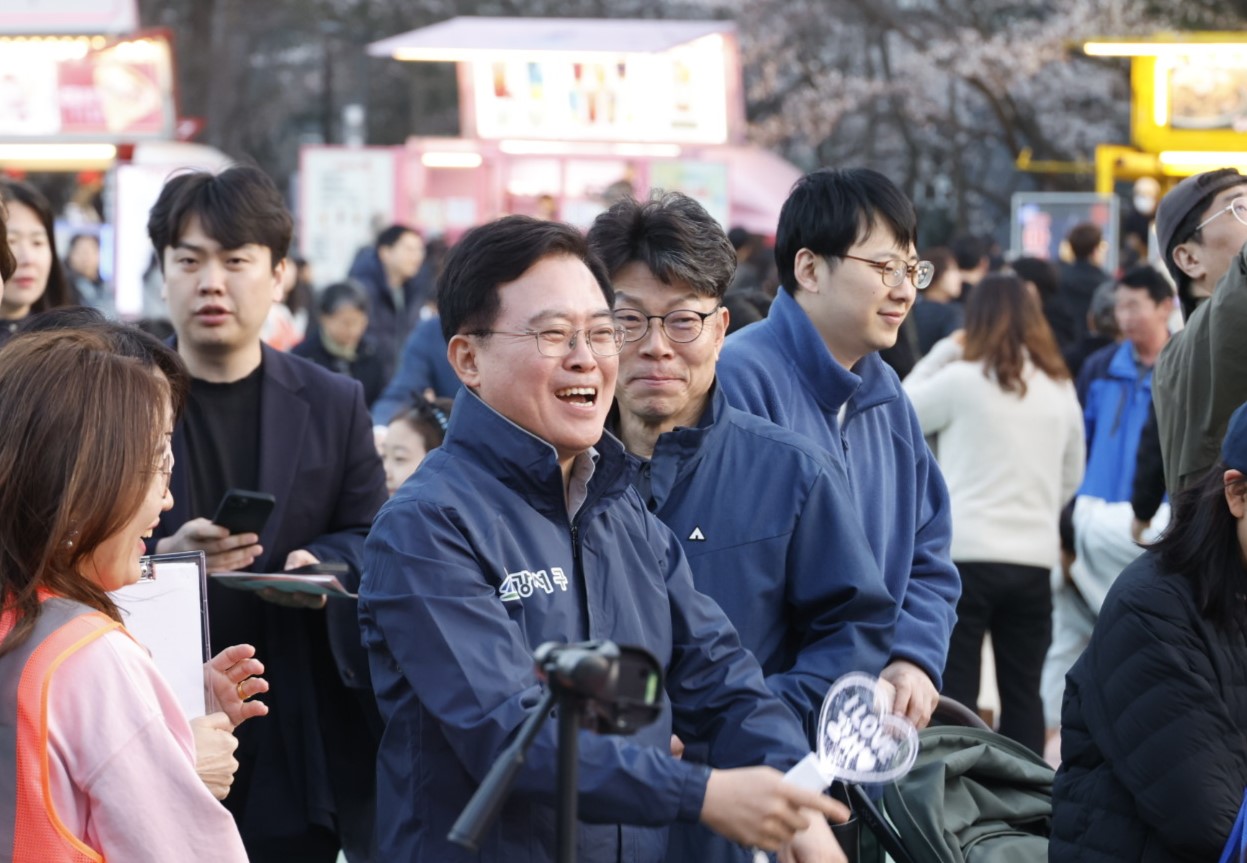 진교훈 강서구청장, ‘강서봄빛페스타’ 찾아 소통 행보