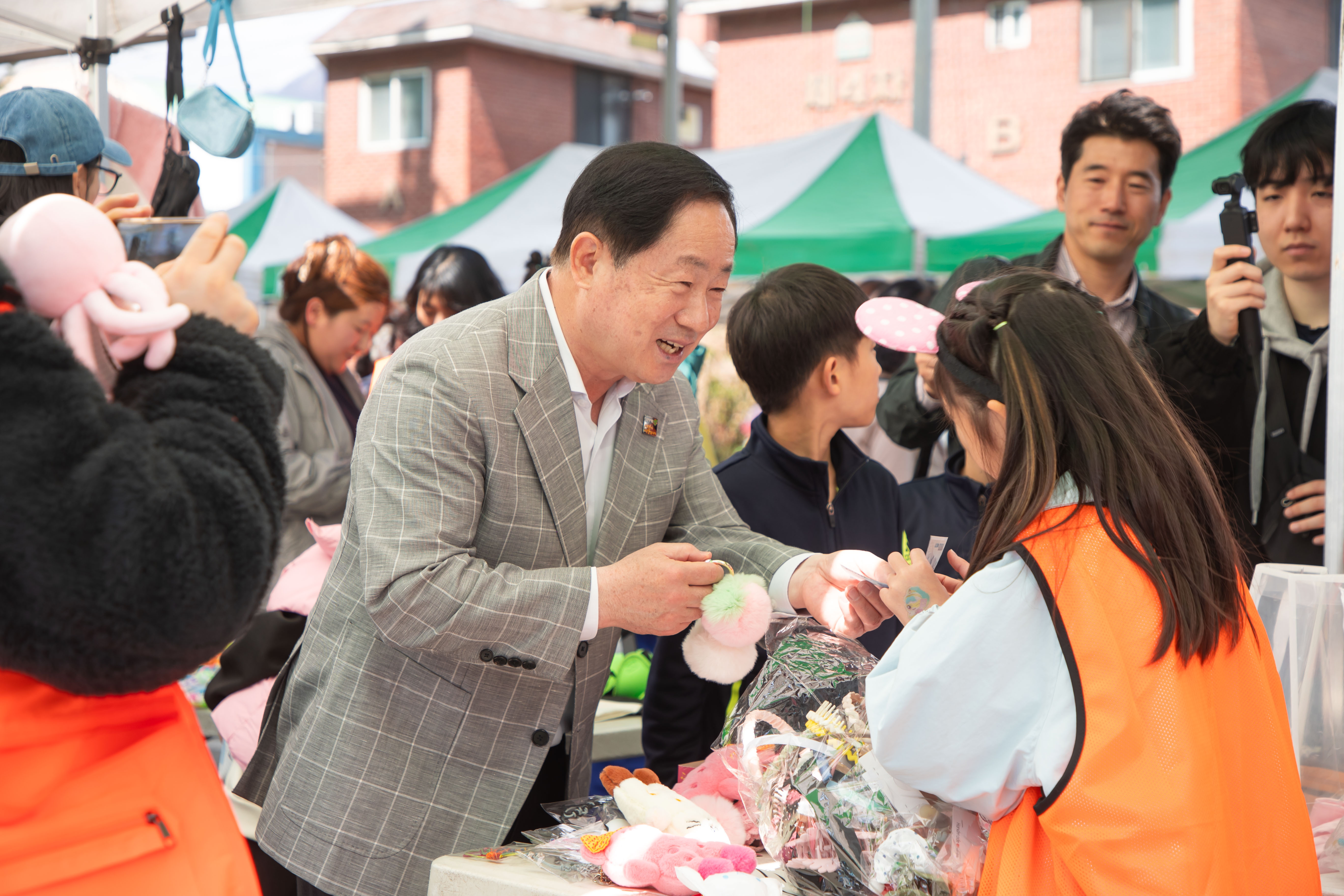 남양주시 화도읍, ‘화도사랑 愛 바자회’ 성료… 봄바람 타고 전해진 이웃 사랑