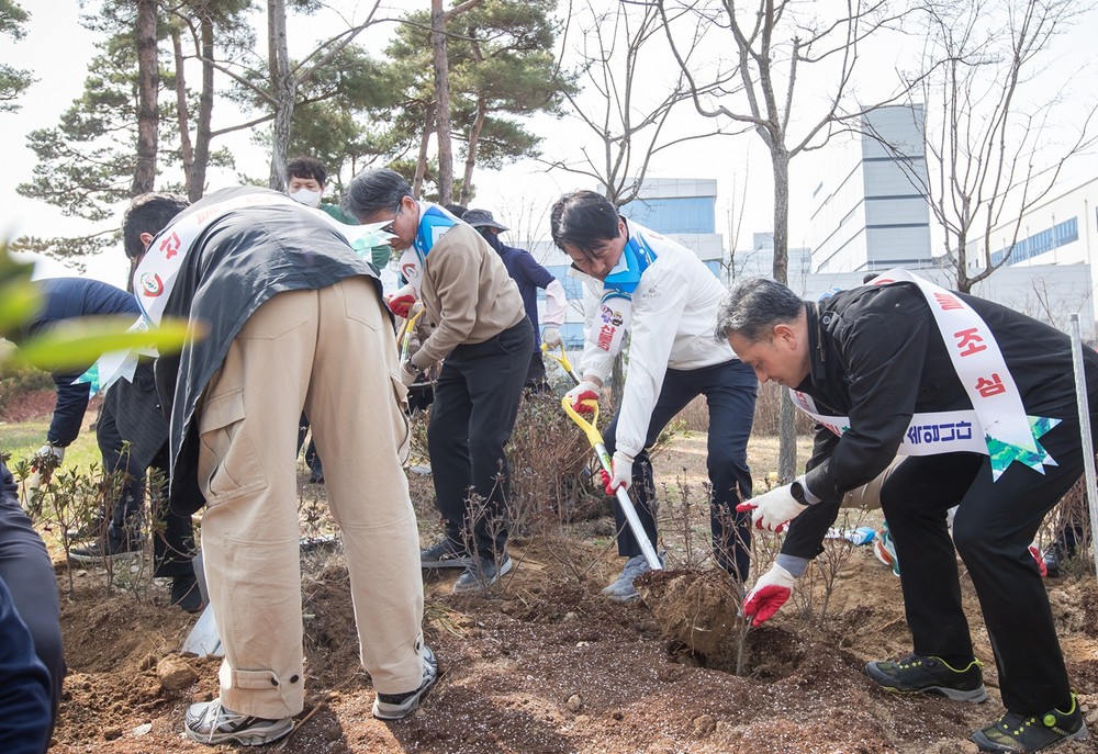 인천 서구, 식목일 기념 나무 심기 및 산불 예방 캠페인 전개