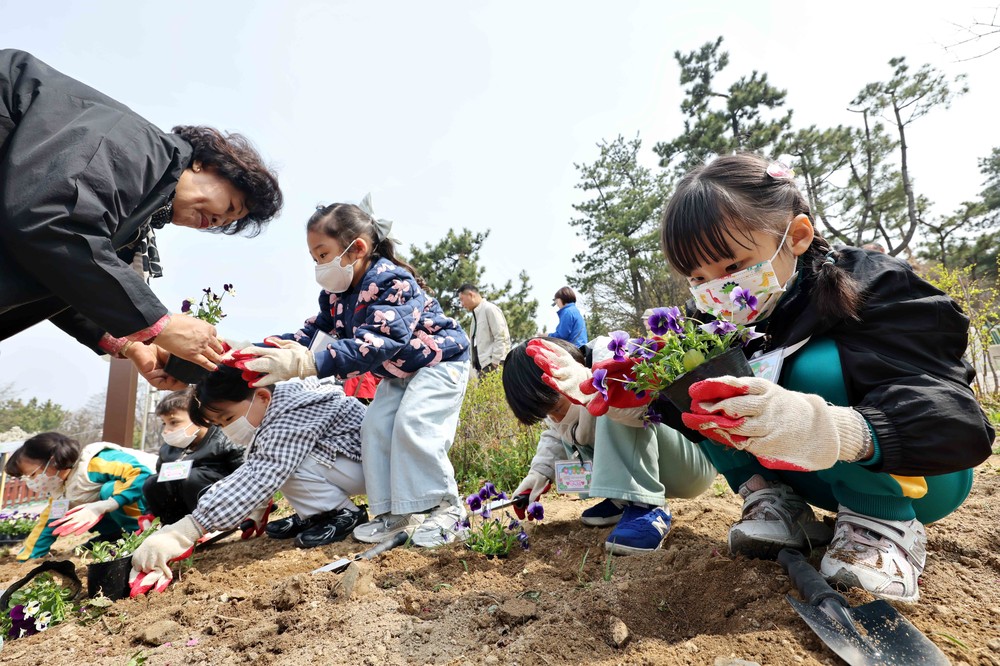 인천 동구, ‘제81회 식목일’ 나무심기 행사 개최