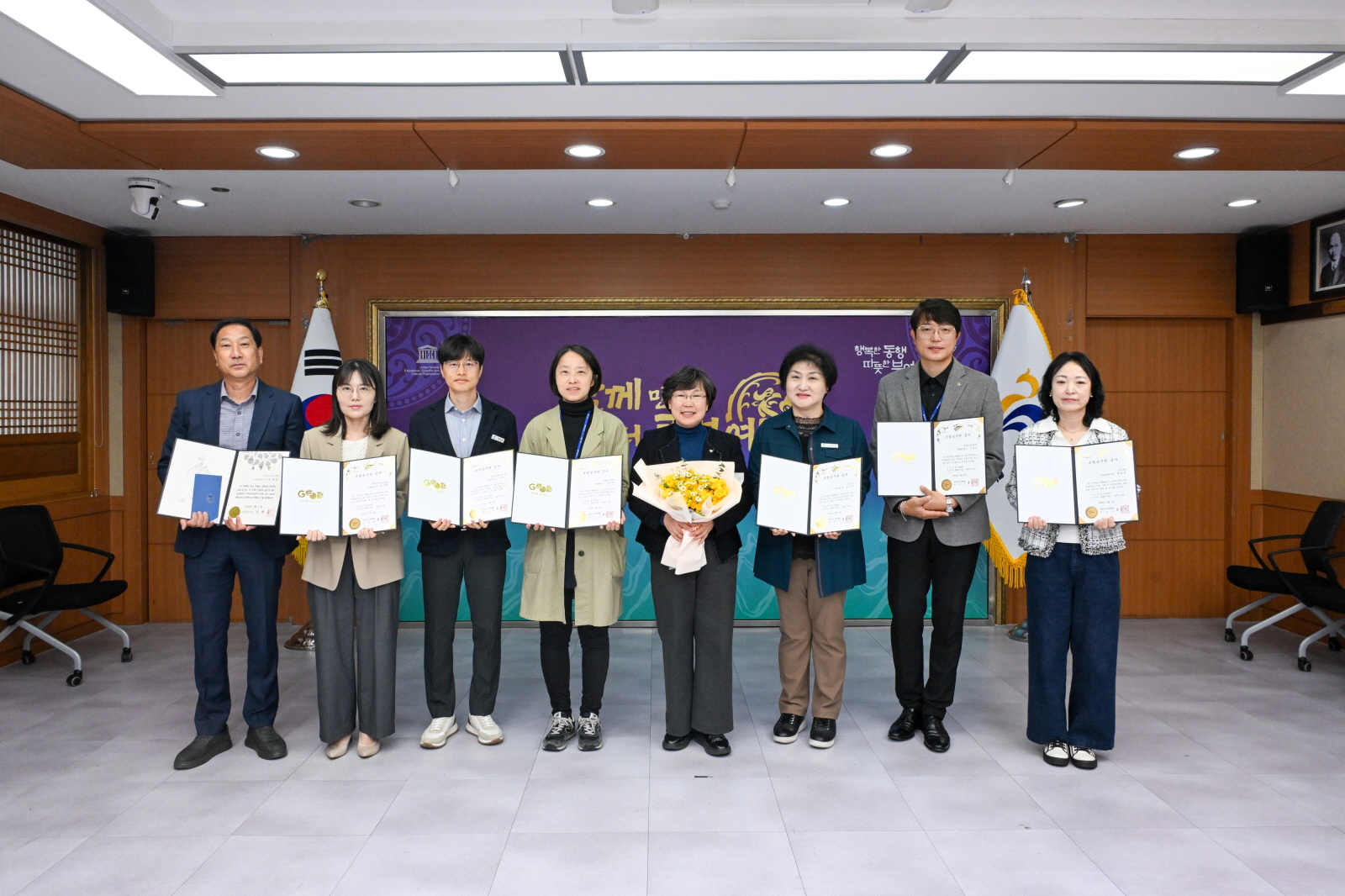 부여군, 군정 발전 이끈 ‘모범공무원’ 증서 수여
